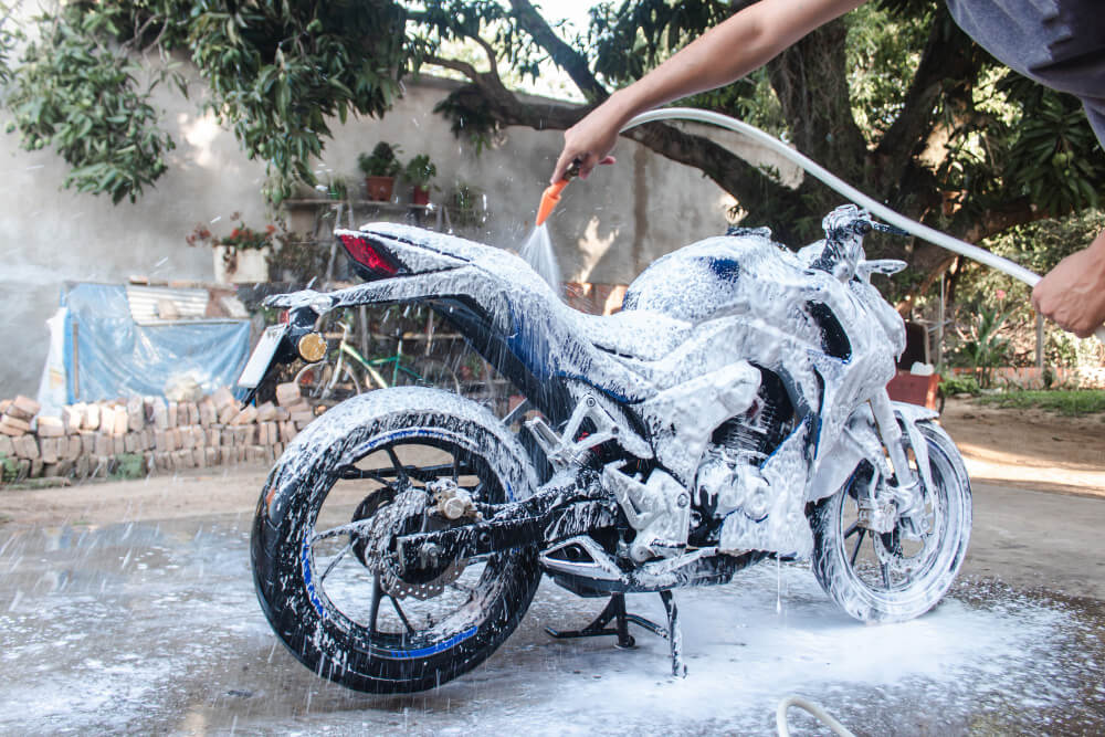 Trucos y consejos para lavar tu moto como un profesional Trucos y consejos  para lavar tu moto como un profesional - Motissimo